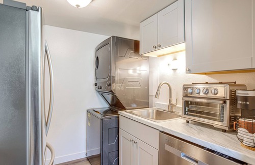 Bear Creek House | Explore Red Rocks & Green Mtn: Townhome w/Pool!