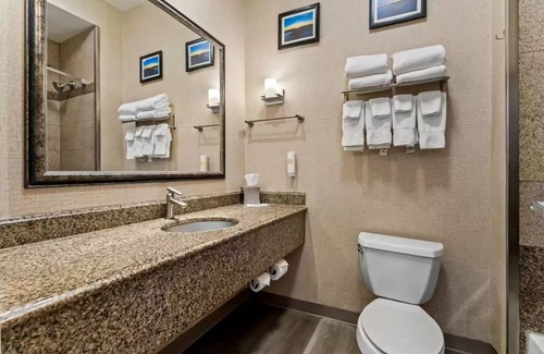 Roswell Hotel | Explore Roswell! Three Modern Units for Your Stay in Roswell w/Indoor Pool!