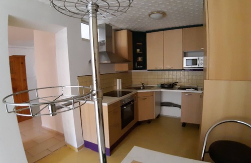 Rudolfsheim-Funfhaus House | Explore Vienna, close to Schloss Schönbrunn, Metro U3 access to city centre!