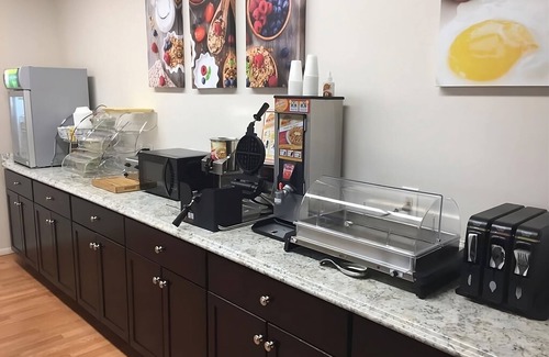 Window Rock Hotel | Explore Window Rock Tribal Park & Veterans Memorial! 2 Units! Pets Allowed, Pool