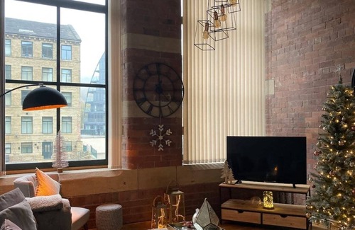 Shipley Apartment | Exposed brickwork, beautiful decor and well located for Saltaire