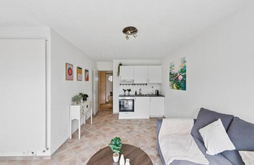 Horgen District Apartment | EXQUIS Design 2-Room Apartment Zurich ROSET I Garden I Lake View