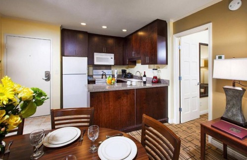 Solana Beach Hotel | Exquisite 1BR Condo with Ping-Pong Table and Pool Table