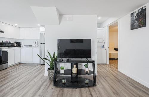 Bradford Apartment | Exquisite 2-Bdrm Basement Suite with FREE Parking