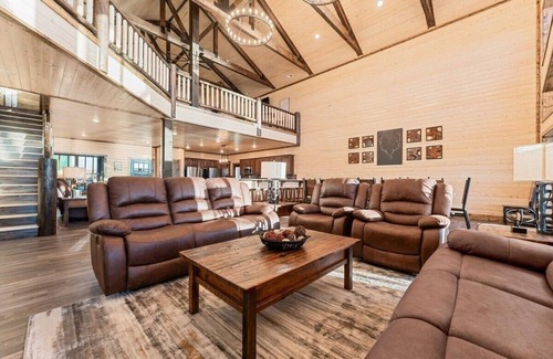 Kimberling City Cabin | Exquisite 8-Bedroom Retreat: Private Pool, Hot Tub