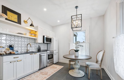 Sandusky House | Exquisite Condo just steps away from Battery Park Marina F