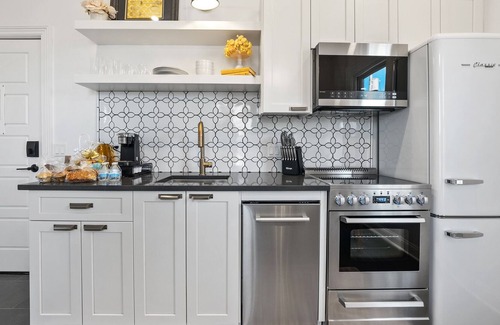 Sandusky House | Exquisite Condo just steps away from Battery Park Marina F