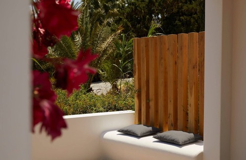 Agios Nikolaos Villa | Exquisite Crete Hotel | Superior Bungalow | Prime Location by The Sandy Beach |.