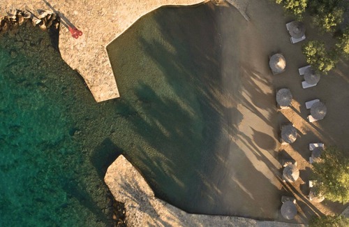 Agios Nikolaos Villa | Exquisite Crete Hotel | Superior Bungalow | Prime Location by The Sandy Beach |.