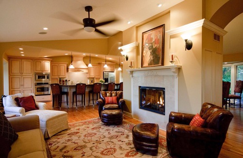 Manhattan House | Exquisite Flint Hills Estate with Pool and Hot Tub