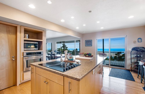 Netarts House | Exquisite Home w/Top-of-the-World Views, Free WiFi, Washer/Dryer