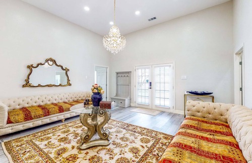 Quinlan House | Exquisite waterfront home with new construction