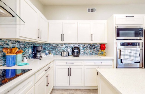 Quinlan House | Exquisite waterfront home with new construction