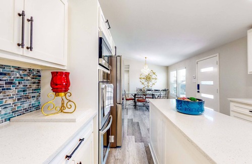 Quinlan House | Exquisite waterfront home with new construction