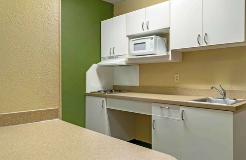 Madison Heights Hotel | Extended Stay America Suites Detroit Madison Heights