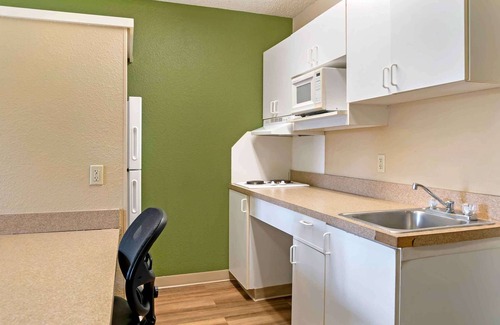 Madison Heights Hotel | Extended Stay America Suites Detroit Madison Heights