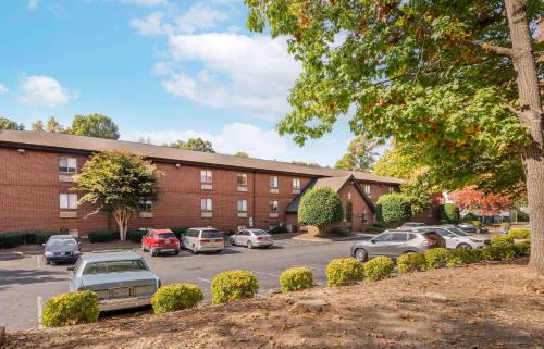 Executive Park Hotel | Extended Stay America Select Suites - Charlotte - Tyvola Rd - Executive Park