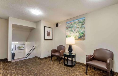 Executive Park Hotel | Extended Stay America Select Suites - Charlotte - Tyvola Rd - Executive Park