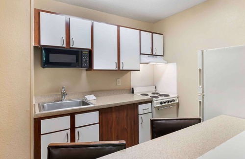 Bridgeton Hotel | Extended Stay America Select Suites St Louis Earth City
