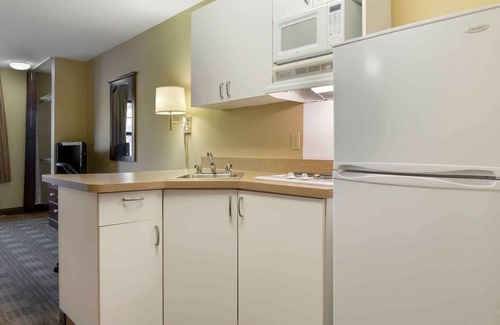 Romulus Hotel | Extended Stay America Suites Detroit Metropolitan Airport