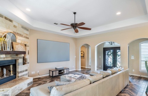 Converse House | Extensive Home 5BR 2.5BA - Large pool