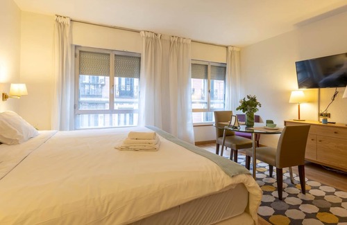 Palacio Apartment | Exterior Apartment in the Center of Madrid / WIFI
