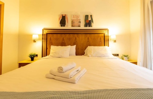 Palacio Apartment | Exterior Apartment in the Center of Madrid / WIFI