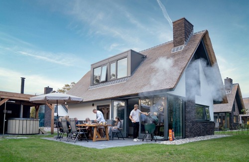 Schoorl House | Extra luxury 4-person residence in the holiday park Landal Berger Duinen