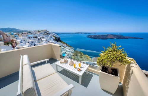 Firostefani Villa | Extraordinary Santorini Villa | Villa Wisely | 1 Bedroom Suite