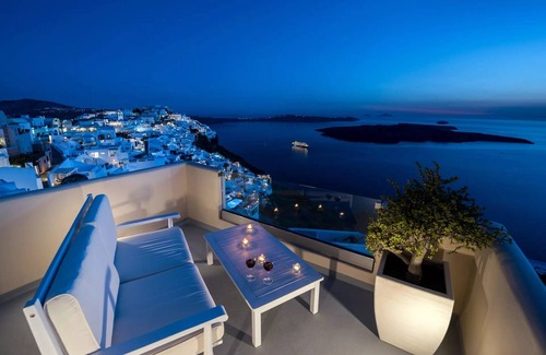 Firostefani Villa | Extraordinary Santorini Villa | Villa Wisely | 1 Bedroom Suite