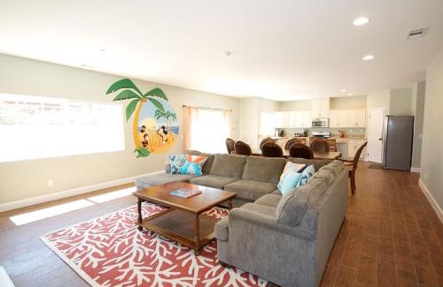Southwest Anaheim House | F-31 Mickeys Beach House