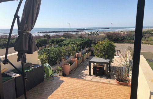 Palavas-les-Flots Apartment | F2 RENTAL FACING THE SEA 30M from the beach (ideal for 4/6 people)