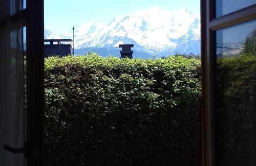Combloux Ski Chalet | F3 apartment in chalet facing Mont Blanc (pets not allowed)