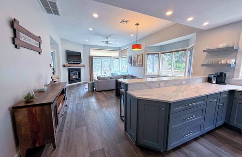 Bretton Woods Condo | F32 Modern Golf Course Home with Mountain Views