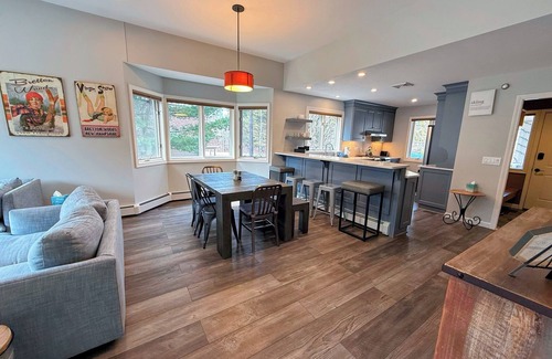 Bretton Woods Condo | F32 Modern Golf Course Home with Mountain Views