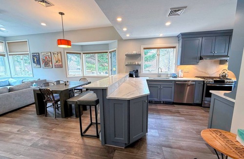 Bretton Woods Condo | F32 Modern Golf Course Home with Mountain Views