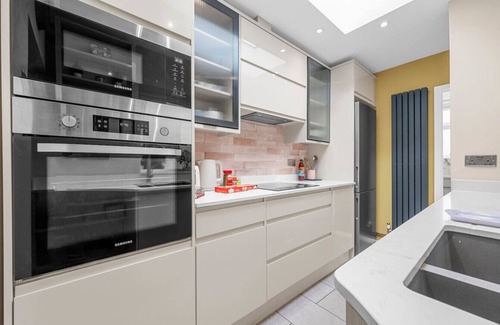 Bakewell House | Fable Cottage: Luxurious Stay