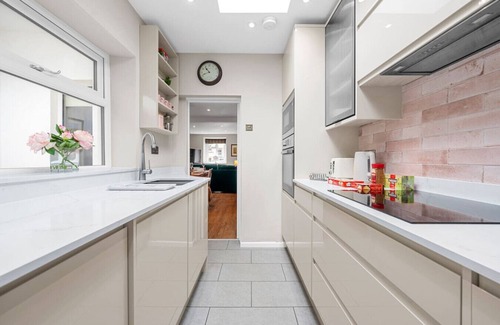 Bakewell House | Fable Cottage: Luxurious Stay