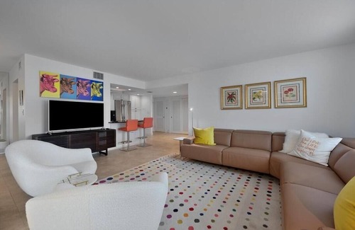 Moorings Condo | Fabulous 2-bd. condo across the street from Naples beautiful sandy white beaches