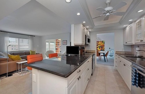 Moorings Condo | Fabulous 2-bd. condo across the street from Naples beautiful sandy white beaches