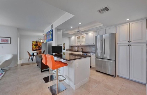 Moorings Condo | Fabulous 2-bd. condo across the street from Naples beautiful sandy white beaches