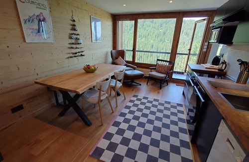 Courchevel Apartment | Fabulous 2 Bedroom Ski In/Out Apartment with West facing balcony