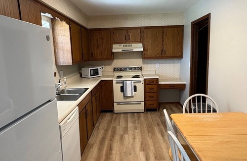 Manhattan House | Fabulous 2-bedroom house in Manhattan. Walkable to KSU.