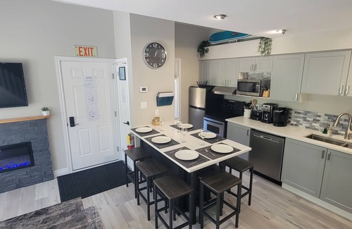 Craigleith Condo | Fabulous 2 Level, 2 Bedroom Condo on Blue Mountain! Over 250 5 Star Reviews!