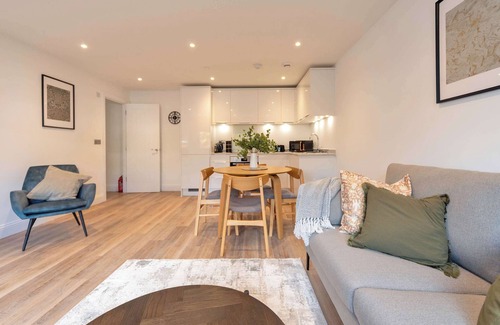 Gravesend Apartment | Fabulous 2BR Apartment at Trinity Point, Gravesend