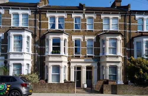 Queen's Park Apartment | Fabulous 3 bed W9 apartment with private garden