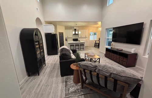 Farmington House | Fabulous 3-bedroom townhome with AC in Farmington