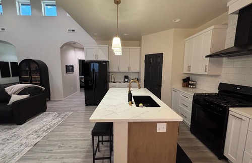 Farmington House | Fabulous 3-bedroom townhome with AC in Farmington