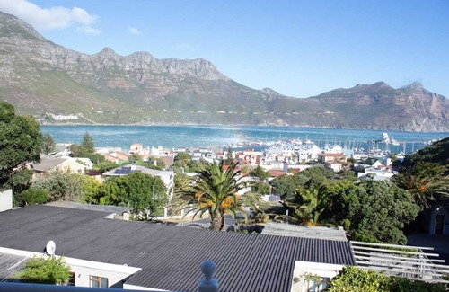 Hout Bay Villa | Fabulous 5-bedroom Beach House Stunning Views with WiFi in Hout Bay Cape Town