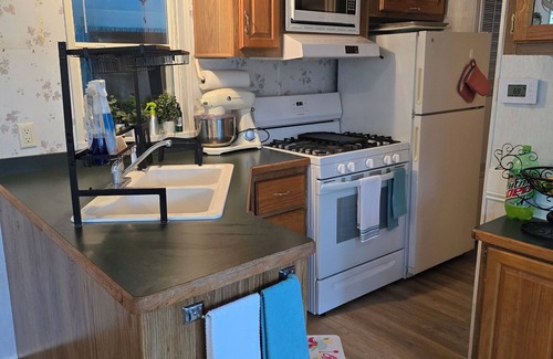 Pierceton House | Fabulous 5-bedroom mobile home with AC in Pierceton
